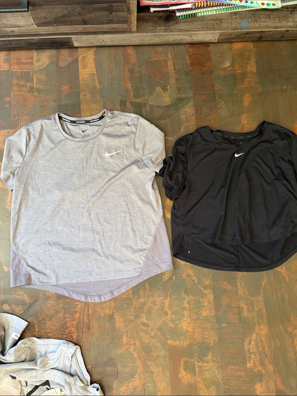 Nike Short Sleeve Tops - Light Gray and Black